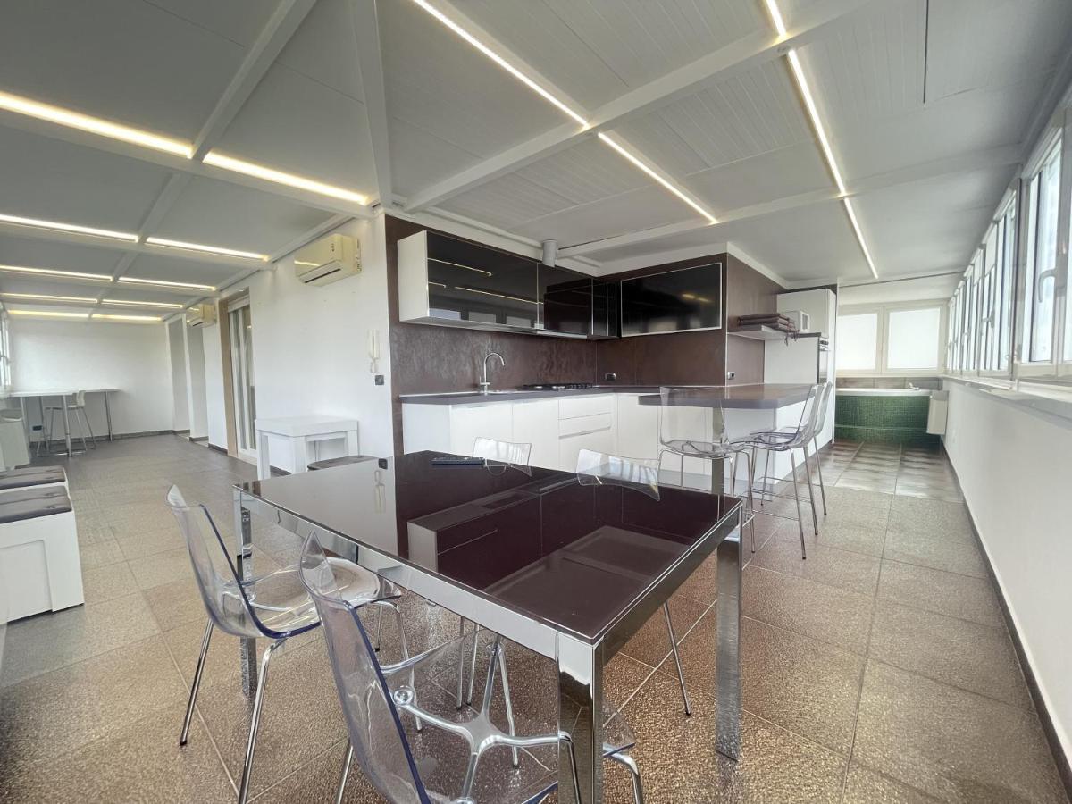Cconforthotels Appartamento Skyline Бари Екстериор снимка