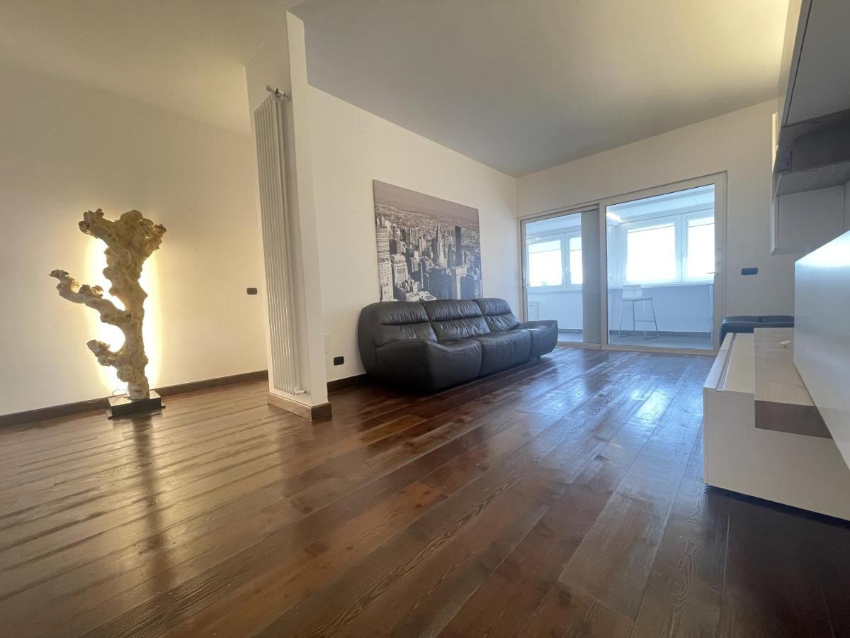 Cconforthotels Appartamento Skyline Бари Екстериор снимка