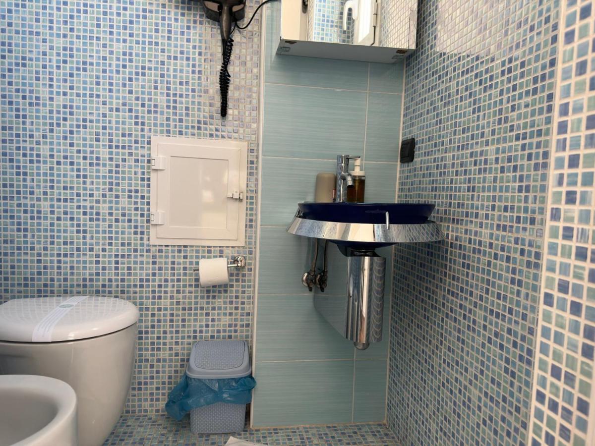 Cconforthotels Appartamento Skyline Бари Екстериор снимка